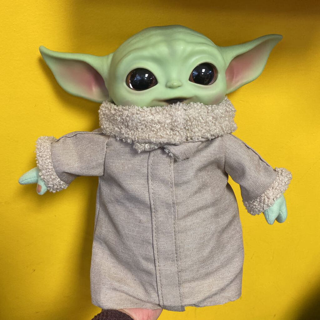 MOYEN Figurine Baby YODA