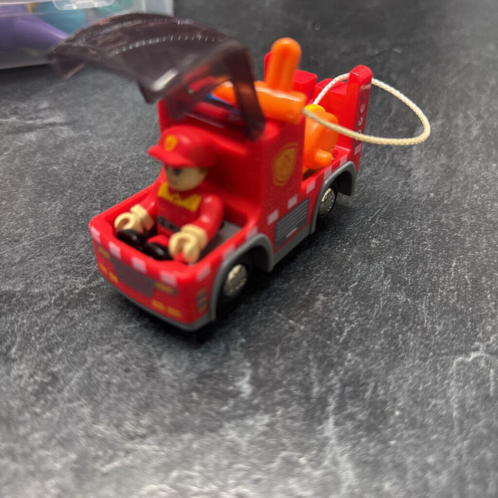 IMPECC petit camion pompier avec son figurine