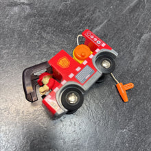 Charger l&#39;image dans la galerie, IMPECC petit camion pompier avec son figurine
