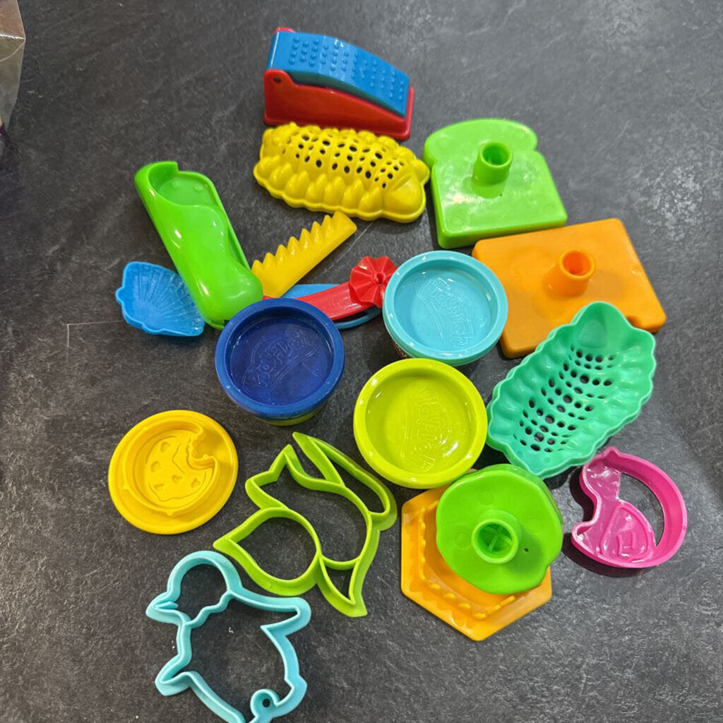 Lot de 16 pcs moules et pate a modeler