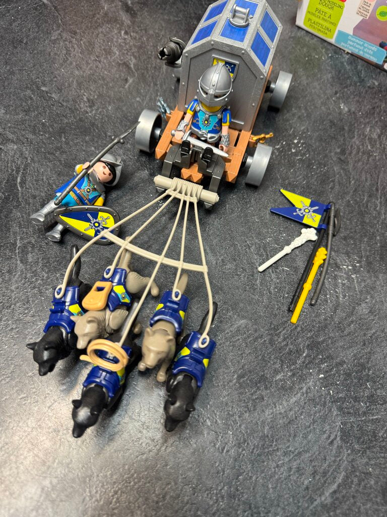 EXCELLENT ETAT charrette avec 5 chiens 2 fig + bcp d acces