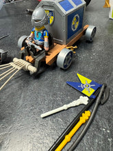 Charger l&#39;image dans la galerie, EXCELLENT ETAT charrette avec 5 chiens 2 fig + bcp d acces
