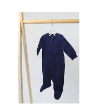 Charger l'image dans la galerie, Pyjamas à pates - Quilted Footed Sleeper NAVY - 0-3 mois

