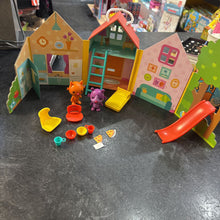 Charger l'image dans la galerie, PETITE Maissonette en CARTON + 2 figurines + 7 accessoires SAGO MINI
