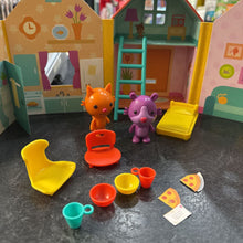 Charger l'image dans la galerie, PETITE Maissonette en CARTON + 2 figurines + 7 accessoires SAGO MINI
