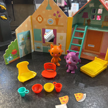 Charger l'image dans la galerie, PETITE Maissonette en CARTON + 2 figurines + 7 accessoires SAGO MINI
