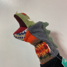 Charger l'image dans la galerie, Marionette en peluche DRAGON
