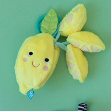 Charger l'image dans la galerie, Jouet en peluche - Take Along Toy Mini-Apple Farm Lemon
