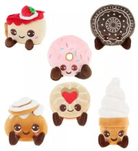 Charger l'image dans la galerie, Peluches - Bakery Patisserie parfumées 8cm assortie
