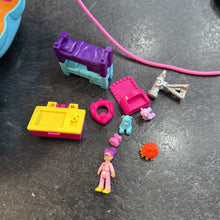 Charger l'image dans la galerie, Coffret sacoche OURS - POLLY POCKET avec 1 mini pouppe + 9 accesoires
