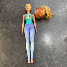 Charger l'image dans la galerie, Poupee BARBIE avec pantalon + perruque ( pas chaussures)
