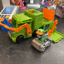 Charger l'image dans la galerie, MOYEN camion recyclage pat patrouille + figurine rocky
