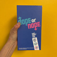 Charger l'image dans la galerie, NEUF jeu de cartes Dope or Nope en ANGLAIS

