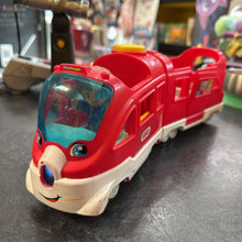 Charger l'image dans la galerie, FONCTIONNE - train avec figurine Little People
