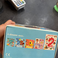 Charger l'image dans la galerie, COMPLET coffret avec 6 livres La p'tite biblioteque de mes 2 ans

