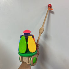 Charger l'image dans la galerie, Jouet a pousser en BOIS FLEUR
