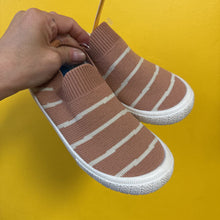 Charger l'image dans la galerie, NEUF chaussures d eau 12
