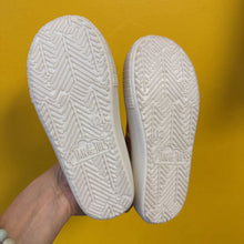 Charger l'image dans la galerie, NEUF chaussures d eau 12
