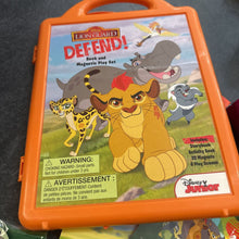 Charger l'image dans la galerie, COMME NEUF Disney -The lion guard defend -livre et casse tete magnetique
