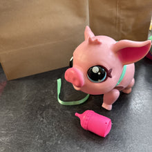 Charger l'image dans la galerie, Jouet INTERACTIF - Little Live Pets Pig - COCHON avec corde + 1 acces
