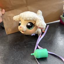Charger l'image dans la galerie, Jouet INTERACTIF - Little Live Pets Sheep - MOUTON avec corde + 1 acces
