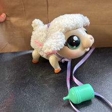 Charger l'image dans la galerie, Jouet INTERACTIF - Little Live Pets Sheep - MOUTON avec corde + 1 acces
