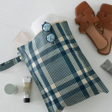 Charger l'image dans la galerie, Sac de transport imperméable VINTAGE GINGHAM GRID
