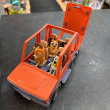 Charger l'image dans la galerie, IMPECC Jeep BLUEY avec 3 figurines
