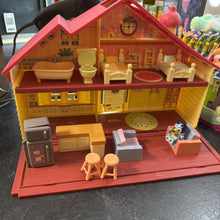 Charger l'image dans la galerie, IMPECC Maisonnette BLUEY avec 10 accessoires + 1 figurine
