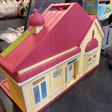 Charger l'image dans la galerie, IMPECC Maisonnette BLUEY avec 10 accessoires + 1 figurine
