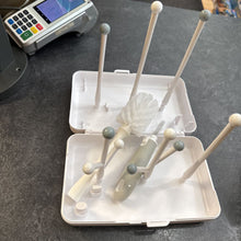 Charger l'image dans la galerie, Egouttoir de voyage pour biberon avec brosse a biberon taille compacte
