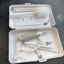 Charger l'image dans la galerie, Egouttoir de voyage pour biberon avec brosse a biberon taille compacte
