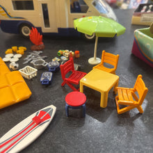 Charger l'image dans la galerie, VINTAGE - COMPLET avec meme plus de pcs - Camping car avec acces et figurines
