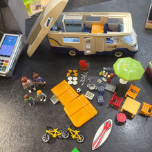 Charger l'image dans la galerie, VINTAGE - COMPLET avec meme plus de pcs - Camping car avec acces et figurines

