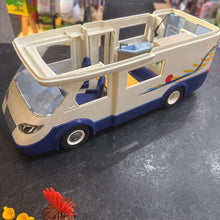 Charger l'image dans la galerie, VINTAGE - COMPLET avec meme plus de pcs - Camping car avec acces et figurines
