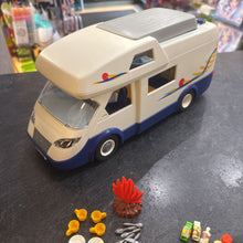 Charger l'image dans la galerie, VINTAGE - COMPLET avec meme plus de pcs - Camping car avec acces et figurines
