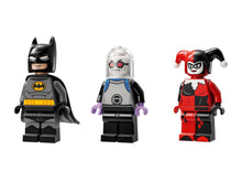 Charger l'image dans la galerie, Batman avec la Batmobile contre Harley Quinn et Mr. Freeze - 76274

