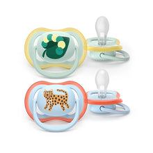 Charger l'image dans la galerie, Paquet de 2 Suces orthodontique Ultra Air -CATERPILLAR et LEOPARD 0-6 mois
