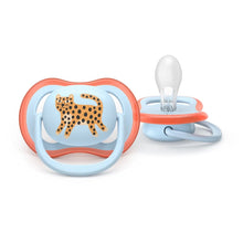 Charger l'image dans la galerie, Paquet de 2 Suces orthodontique Ultra Air -CATERPILLAR et LEOPARD 0-6 mois
