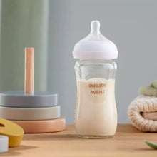 Charger l'image dans la galerie, Biberon en verre - Glass Natural Response Baby Bottle 8 oz - 3-6 mois
