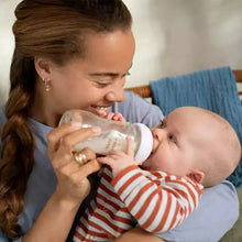 Charger l'image dans la galerie, Biberon en verre - Glass Natural Response Baby Bottle 8 oz - 3-6 mois

