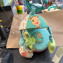 Charger l'image dans la galerie, Jouet pour poussette Balle le monde des surprises Sophie la girafe - en TISSU
