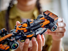 Charger l'image dans la galerie, Voiture de course McLaren F1 Team MCL38 - 77251
