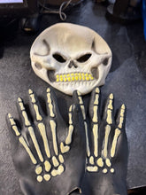 Charger l'image dans la galerie, DEGUISEMENT 5 mcs REAPER LA MORT - Brille FLUO - Tunique + 2 gants + masque + 1 GROS acces 12-14 ans
