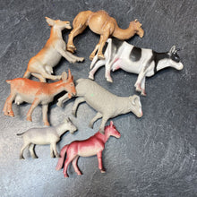 Charger l'image dans la galerie, MOYEN / PETIT Lot de 7 Animaux
