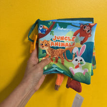 Charger l'image dans la galerie, Livre en TISSUS jungle animals
