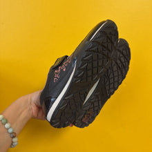 Charger l'image dans la galerie, NEUF chaussures enfant JR 3
