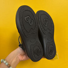 Charger l'image dans la galerie, NEUF chaussures enfant JR 13-1
